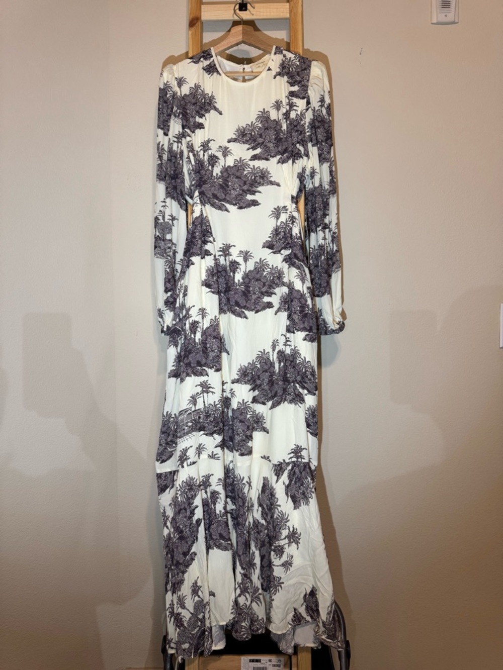 ✨ Tuckernuck x India Hicks Toile Hibiscus Hill Dress ✨ - Picture 2 of 9
